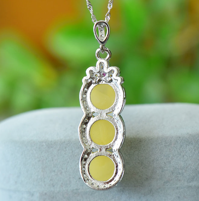 Natural Beeswax "Lucky Bean" 925 Silver Necklace – Plump "Lucky Bean" Bead Symbolizing Abundant Wealth and a Triple Blessing of Fortune and Prosperity.