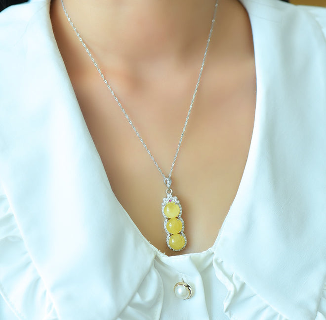 Natural Beeswax "Lucky Bean" 925 Silver Necklace – Plump "Lucky Bean" Bead Symbolizing Abundant Wealth and a Triple Blessing of Fortune and Prosperity.