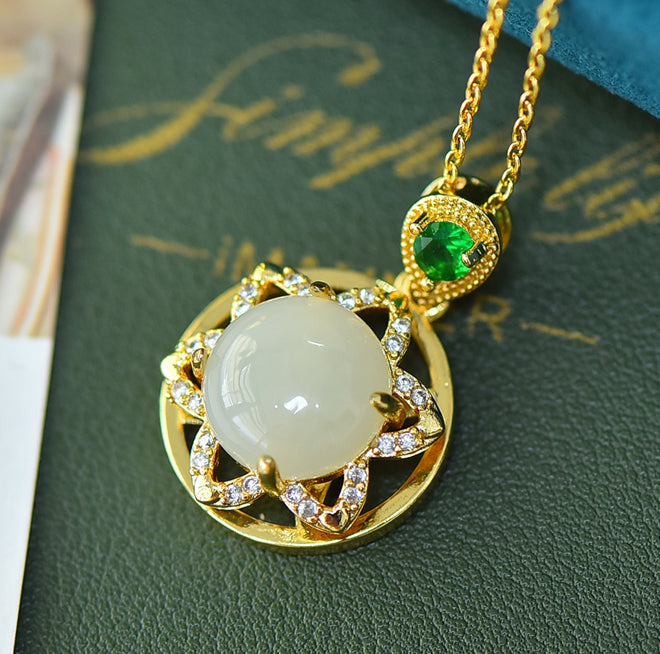 Hetian jade hexagonal star disc zircon necklace – milky white Hetian jade with golden grain teardrop clasp, elegant and noble. Comes with an exquisite gift box