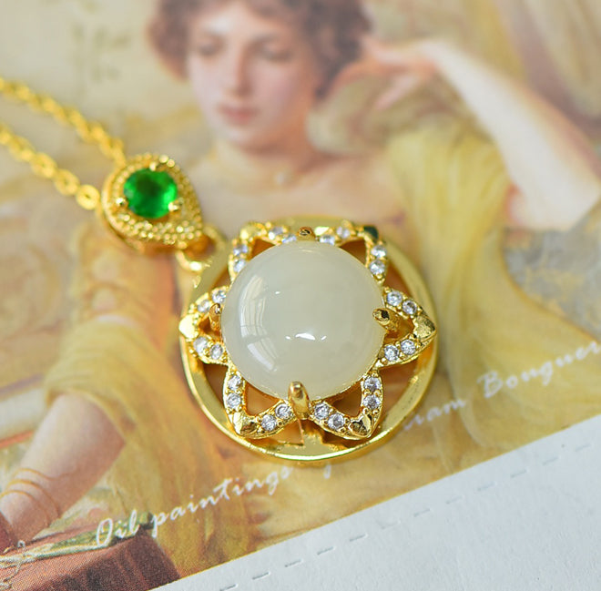 Hetian jade hexagonal star disc zircon necklace – milky white Hetian jade with golden grain teardrop clasp, elegant and noble. Comes with an exquisite gift box
