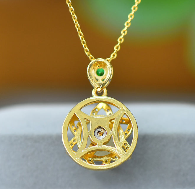 Hetian jade hexagonal star disc zircon necklace – milky white Hetian jade with golden grain teardrop clasp, elegant and noble. Comes with an exquisite gift box